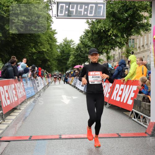 14.06.2026 - REWE Women's Run Strokosch-Dieckow http://msf.ph/oto/9757243 14.06.2026 09:44:29 Ziel 10245, 10481, 11447 meine-sportfotos.de
