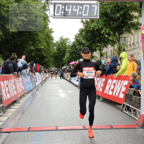 14.06.2026 - REWE Women's Run Strokosch-Dieckow http://msf.ph/oto/9757250 14.06.2026 09:44:29 Ziel 10245, 10481, 11447 meine-sportfotos.de