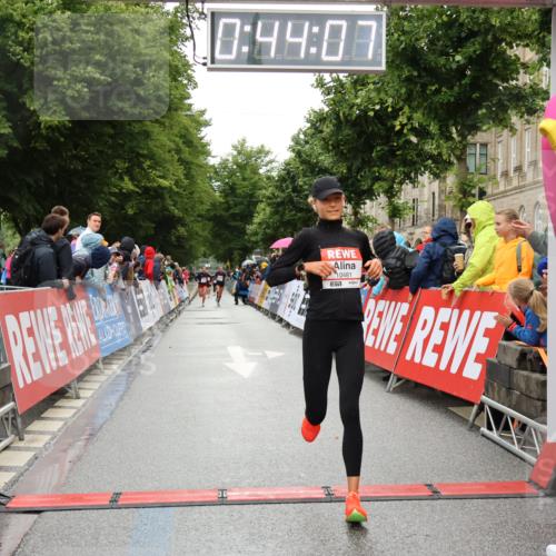 14.06.2026 - REWE Women's Run Strokosch-Dieckow http://msf.ph/oto/9757258 14.06.2026 09:44:29 Ziel 10245, 10481, 11447 meine-sportfotos.de