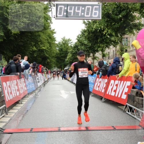 14.06.2026 - REWE Women's Run Strokosch-Dieckow http://msf.ph/oto/9757281 14.06.2026 09:44:29 Ziel 10245, 10481, 11447 meine-sportfotos.de