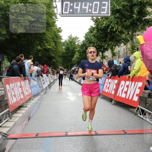 14.06.2026 - REWE Women's Run Strokosch-Dieckow http://msf.ph/oto/9757320 14.06.2026 09:44:26 Ziel 10245, 10481, 11447 meine-sportfotos.de