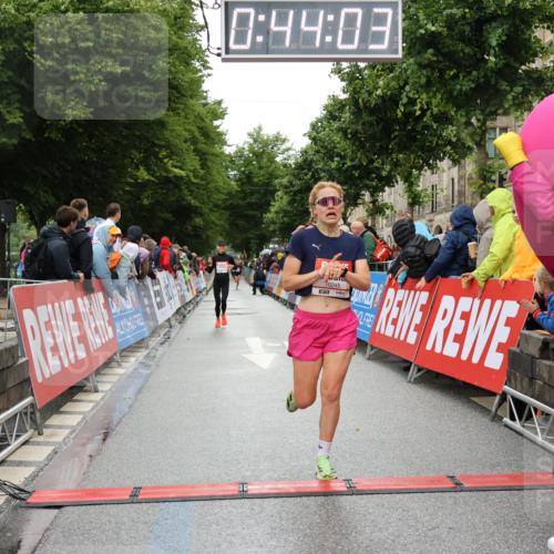 14.06.2026 - REWE Women's Run Strokosch-Dieckow http://msf.ph/oto/9757327 14.06.2026 09:44:26 Ziel 10245, 10481, 11447 meine-sportfotos.de