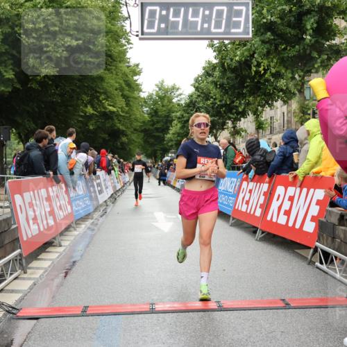14.06.2026 - REWE Women's Run Strokosch-Dieckow http://msf.ph/oto/9757335 14.06.2026 09:44:26 Ziel 10245, 10481, 11447 meine-sportfotos.de