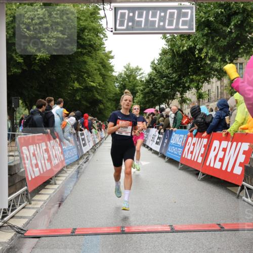 14.06.2026 - REWE Women's Run Strokosch-Dieckow http://msf.ph/oto/9757397 14.06.2026 09:44:24 Ziel 10245, 11447 meine-sportfotos.de
