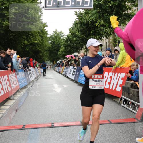 14.06.2026 - REWE Women's Run Strokosch-Dieckow http://msf.ph/oto/9757435 14.06.2026 09:44:05 Ziel 10859, 11296 meine-sportfotos.de