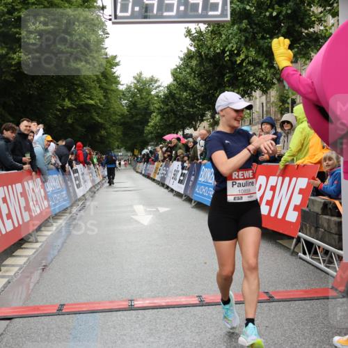 14.06.2026 - REWE Women's Run Strokosch-Dieckow http://msf.ph/oto/9757451 14.06.2026 09:44:05 Ziel 10859, 11296 meine-sportfotos.de