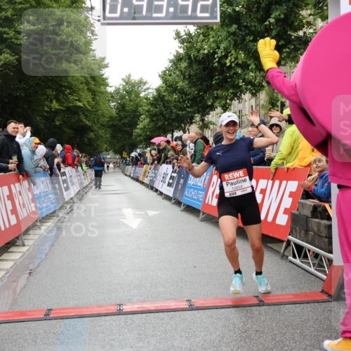 14.06.2026 - REWE Women's Run Strokosch-Dieckow http://msf.ph/oto/9757467 14.06.2026 09:44:05 Ziel 10859, 11296 meine-sportfotos.de