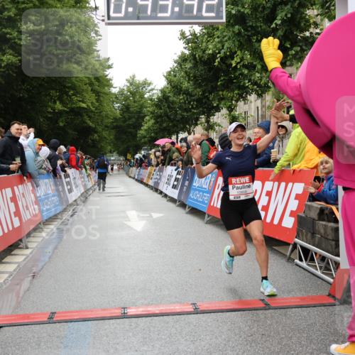 14.06.2026 - REWE Women's Run Strokosch-Dieckow http://msf.ph/oto/9757484 14.06.2026 09:44:05 Ziel 10859, 11296 meine-sportfotos.de