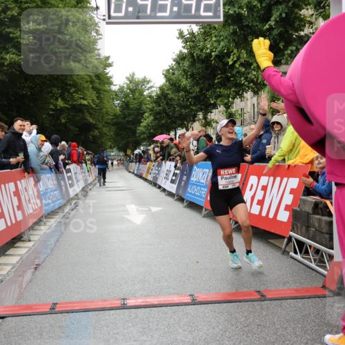 14.06.2026 - REWE Women's Run Strokosch-Dieckow http://msf.ph/oto/9757501 14.06.2026 09:44:04 Ziel 10859, 11296 meine-sportfotos.de