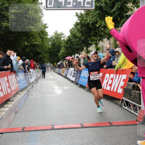 14.06.2026 - REWE Women's Run Strokosch-Dieckow http://msf.ph/oto/9757509 14.06.2026 09:44:04 Ziel 10859, 11296 meine-sportfotos.de
