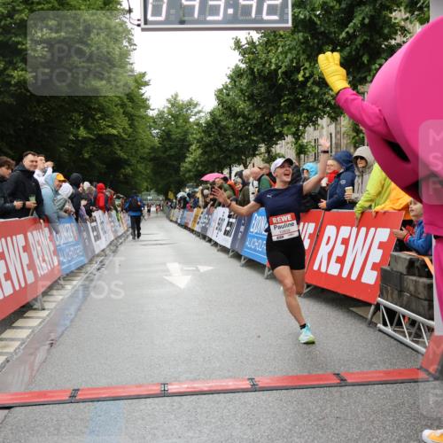 14.06.2026 - REWE Women's Run Strokosch-Dieckow http://msf.ph/oto/9757517 14.06.2026 09:44:04 Ziel 10859, 11296 meine-sportfotos.de
