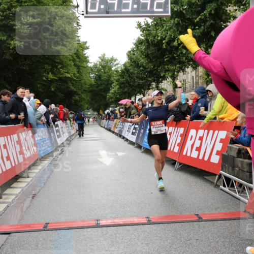 14.06.2026 - REWE Women's Run Strokosch-Dieckow http://msf.ph/oto/9757537 14.06.2026 09:44:04 Ziel 10859, 11296 meine-sportfotos.de