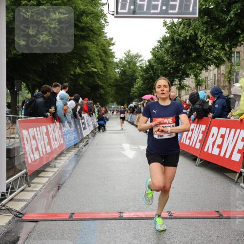 14.06.2026 - REWE Women's Run Strokosch-Dieckow http://msf.ph/oto/9757546 14.06.2026 09:43:59 Ziel 11296 meine-sportfotos.de