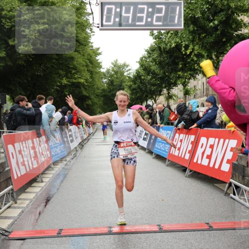 14.06.2026 - REWE Women's Run Strokosch-Dieckow http://msf.ph/oto/9757813 14.06.2026 09:43:43 Ziel 10402, 11508 meine-sportfotos.de