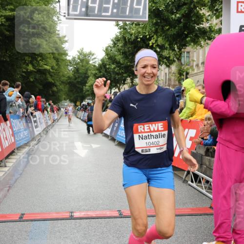 14.06.2026 - REWE Women's Run Strokosch-Dieckow http://msf.ph/oto/9757896 14.06.2026 09:43:36 Ziel 10402 meine-sportfotos.de