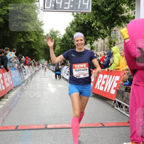 14.06.2026 - REWE Women's Run Strokosch-Dieckow http://msf.ph/oto/9757919 14.06.2026 09:43:36 Ziel 10402 meine-sportfotos.de