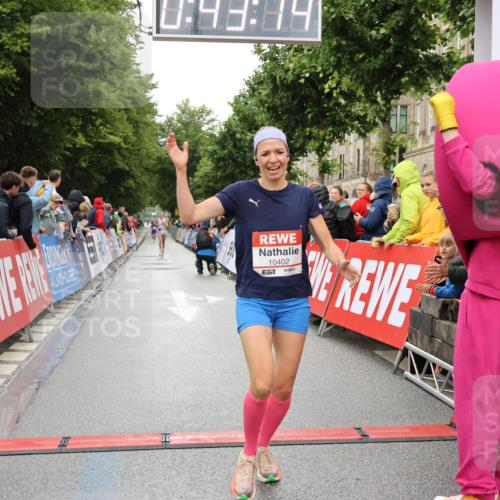 14.06.2026 - REWE Women's Run Strokosch-Dieckow http://msf.ph/oto/9757927 14.06.2026 09:43:36 Ziel 10402 meine-sportfotos.de