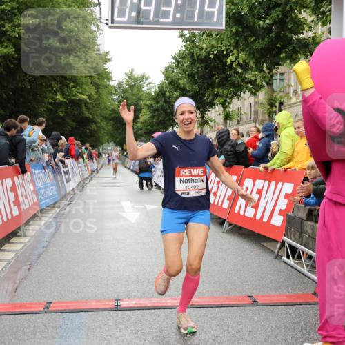 14.06.2026 - REWE Women's Run Strokosch-Dieckow http://msf.ph/oto/9757934 14.06.2026 09:43:36 Ziel 10402 meine-sportfotos.de