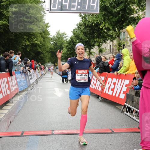 14.06.2026 - REWE Women's Run Strokosch-Dieckow http://msf.ph/oto/9757942 14.06.2026 09:43:36 Ziel 10402 meine-sportfotos.de