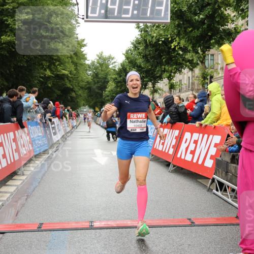 14.06.2026 - REWE Women's Run Strokosch-Dieckow http://msf.ph/oto/9757950 14.06.2026 09:43:36 Ziel 10402 meine-sportfotos.de