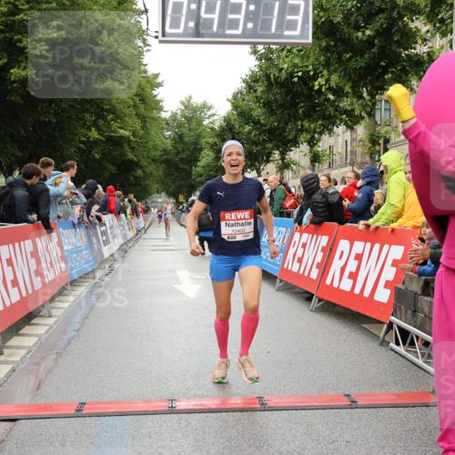 14.06.2026 - REWE Women's Run Strokosch-Dieckow http://msf.ph/oto/9757966 14.06.2026 09:43:36 Ziel 10402 meine-sportfotos.de