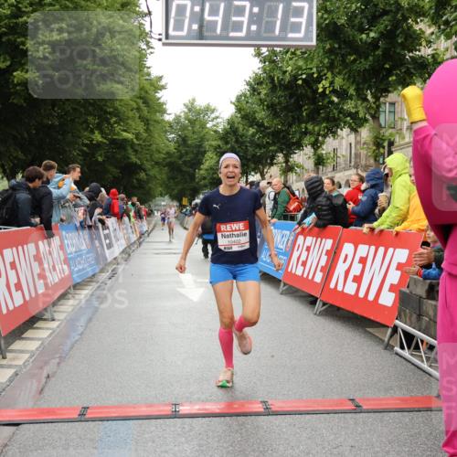 14.06.2026 - REWE Women's Run Strokosch-Dieckow http://msf.ph/oto/9757973 14.06.2026 09:43:36 Ziel 10402 meine-sportfotos.de