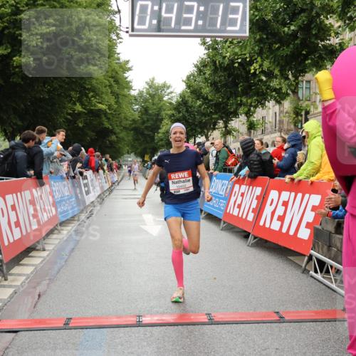 14.06.2026 - REWE Women's Run Strokosch-Dieckow http://msf.ph/oto/9757980 14.06.2026 09:43:36 Ziel 10402 meine-sportfotos.de
