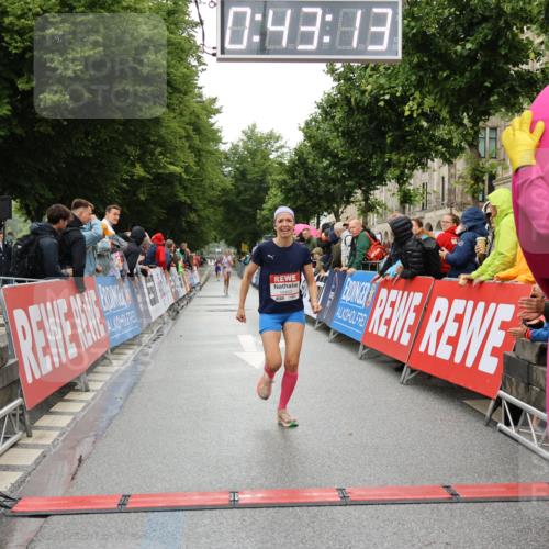 14.06.2026 - REWE Women's Run Strokosch-Dieckow http://msf.ph/oto/9758010 14.06.2026 09:43:35 Ziel 10402, 11126 meine-sportfotos.de