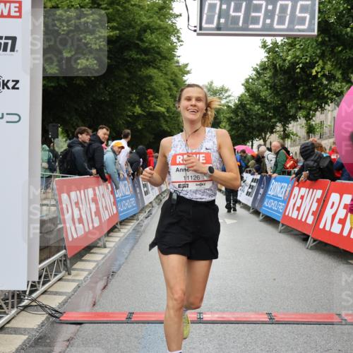 14.06.2026 - REWE Women's Run Strokosch-Dieckow http://msf.ph/oto/9758023 14.06.2026 09:43:28 Ziel 11126 meine-sportfotos.de
