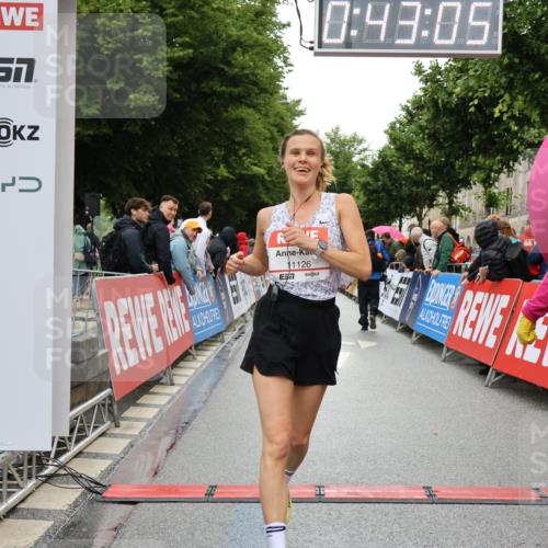 14.06.2026 - REWE Women's Run Strokosch-Dieckow http://msf.ph/oto/9758031 14.06.2026 09:43:28 Ziel 11126 meine-sportfotos.de