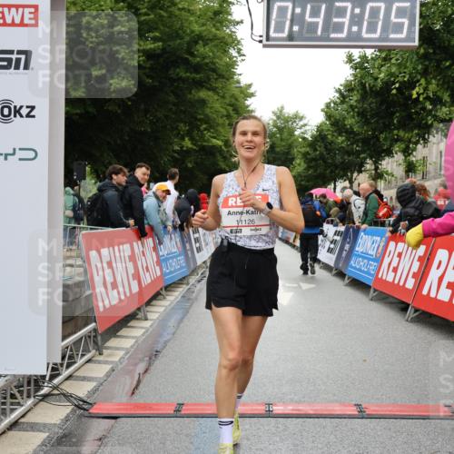 14.06.2026 - REWE Women's Run Strokosch-Dieckow http://msf.ph/oto/9758040 14.06.2026 09:43:27 Ziel 11126 meine-sportfotos.de