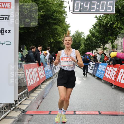 14.06.2026 - REWE Women's Run Strokosch-Dieckow http://msf.ph/oto/9758048 14.06.2026 09:43:27 Ziel 11126 meine-sportfotos.de