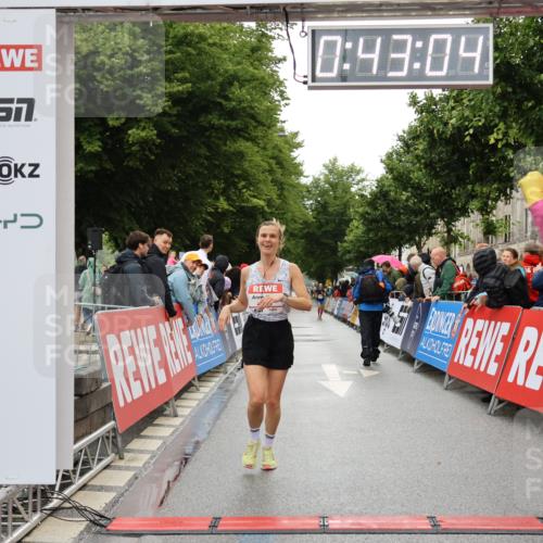 14.06.2026 - REWE Women's Run Strokosch-Dieckow http://msf.ph/oto/9758069 14.06.2026 09:43:27 Ziel 11126 meine-sportfotos.de