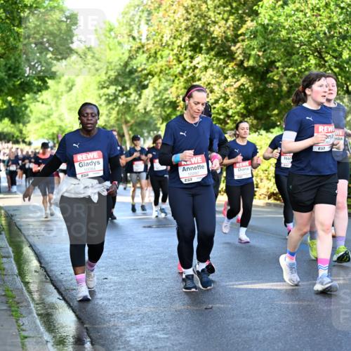 14.06.2026 - REWE Women's Run Dr. Thomas Lammeyer http://msf.ph/oto/9758087 14.06.2026 09:22:10 Laufen 10084, 10297, 7, 7, 10257 meine-sportfotos.de