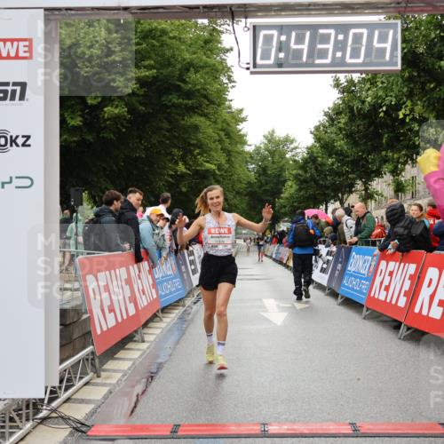 14.06.2026 - REWE Women's Run Strokosch-Dieckow http://msf.ph/oto/9758101 14.06.2026 09:43:26 Ziel 11126 meine-sportfotos.de