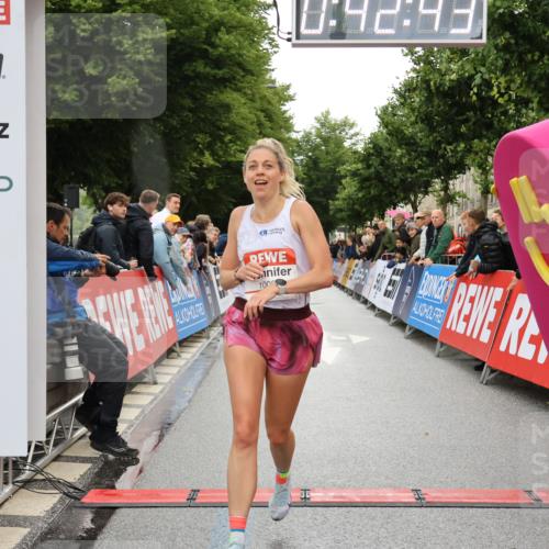 14.06.2026 - REWE Women's Run Strokosch-Dieckow http://msf.ph/oto/9758117 14.06.2026 09:43:06 Ziel 10080, 10992 meine-sportfotos.de