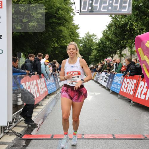 14.06.2026 - REWE Women's Run Strokosch-Dieckow http://msf.ph/oto/9758125 14.06.2026 09:43:06 Ziel 10080, 10992 meine-sportfotos.de