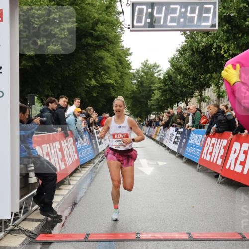 14.06.2026 - REWE Women's Run Strokosch-Dieckow http://msf.ph/oto/9758177 14.06.2026 09:43:05 Ziel 10080, 10992 meine-sportfotos.de