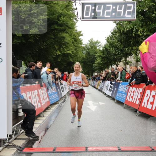 14.06.2026 - REWE Women's Run Strokosch-Dieckow http://msf.ph/oto/9758209 14.06.2026 09:43:05 Ziel 10080, 10992 meine-sportfotos.de