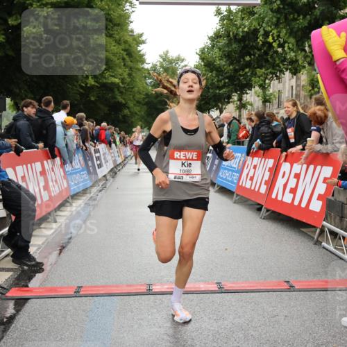 14.06.2026 - REWE Women's Run Strokosch-Dieckow http://msf.ph/oto/9758222 14.06.2026 09:43:02 Ziel 10080, 10992 meine-sportfotos.de