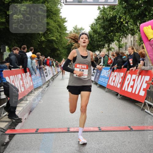 14.06.2026 - REWE Women's Run Strokosch-Dieckow http://msf.ph/oto/9758230 14.06.2026 09:43:01 Ziel 10080, 10992 meine-sportfotos.de