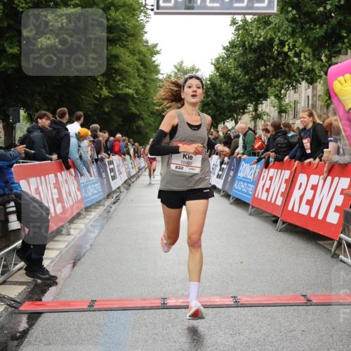 14.06.2026 - REWE Women's Run Strokosch-Dieckow http://msf.ph/oto/9758239 14.06.2026 09:43:01 Ziel 10080, 10992 meine-sportfotos.de