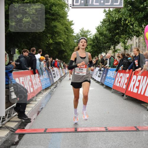 14.06.2026 - REWE Women's Run Strokosch-Dieckow http://msf.ph/oto/9758254 14.06.2026 09:43:01 Ziel 10080, 10992 meine-sportfotos.de