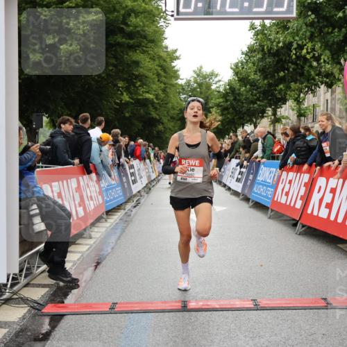 14.06.2026 - REWE Women's Run Strokosch-Dieckow http://msf.ph/oto/9758262 14.06.2026 09:43:01 Ziel 10080, 10992 meine-sportfotos.de