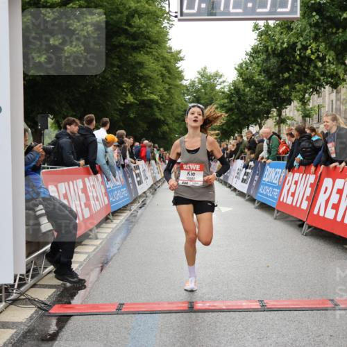 14.06.2026 - REWE Women's Run Strokosch-Dieckow http://msf.ph/oto/9758271 14.06.2026 09:43:01 Ziel 10080, 10992 meine-sportfotos.de