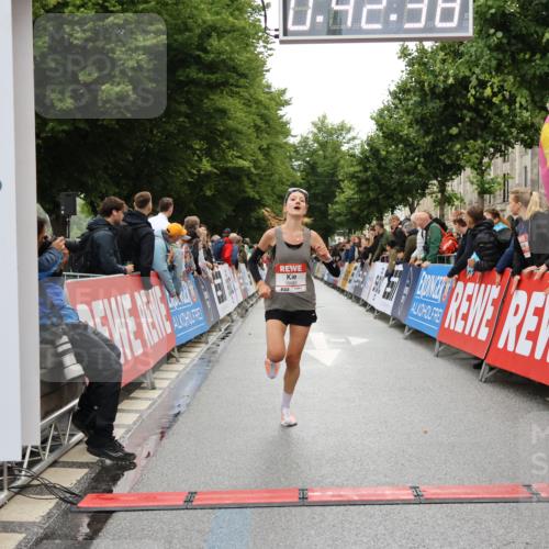 14.06.2026 - REWE Women's Run Strokosch-Dieckow http://msf.ph/oto/9758314 14.06.2026 09:43:01 Ziel 10080, 10992 meine-sportfotos.de