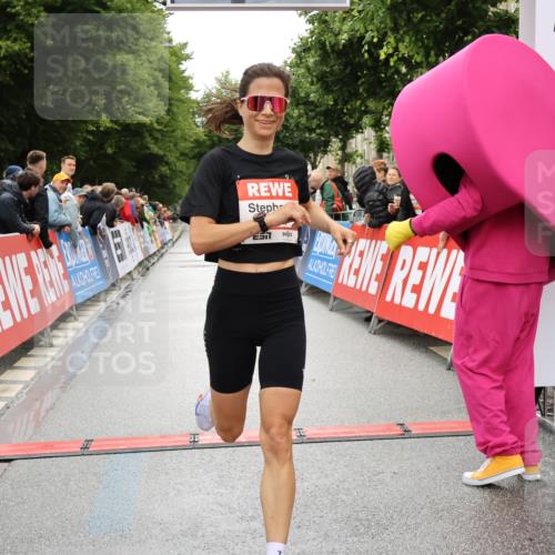 14.06.2026 - REWE Women's Run Strokosch-Dieckow http://msf.ph/oto/9758322 14.06.2026 09:42:15 Ziel 11471 meine-sportfotos.de