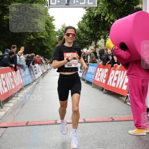 14.06.2026 - REWE Women's Run Strokosch-Dieckow http://msf.ph/oto/9758336 14.06.2026 09:42:14 Ziel 11471 meine-sportfotos.de