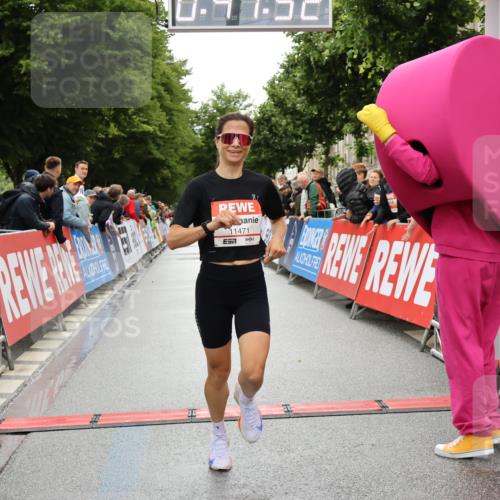 14.06.2026 - REWE Women's Run Strokosch-Dieckow http://msf.ph/oto/9758345 14.06.2026 09:42:14 Ziel 11471 meine-sportfotos.de