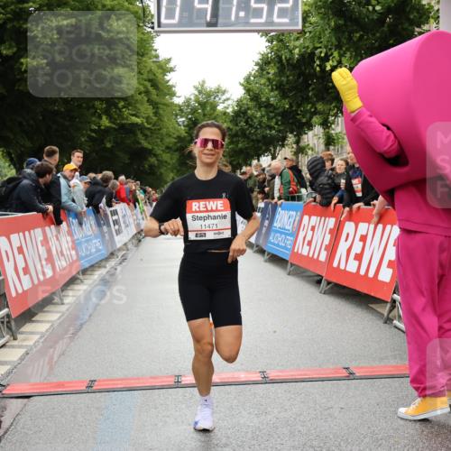 14.06.2026 - REWE Women's Run Strokosch-Dieckow http://msf.ph/oto/9758354 14.06.2026 09:42:14 Ziel 11471 meine-sportfotos.de